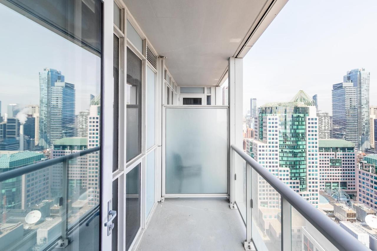Stylish 1Br + Office Condo - Cn Tower View Торонто Экстерьер фото
